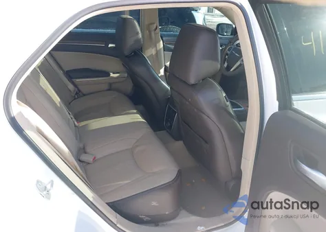 2012 Chrysler 300C Luxury Series z USA, uszkodzony, nr VIN 2C3CCAPT5CH253894